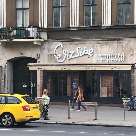 Szuper kis designlakás Budapest szívében Esterno foto